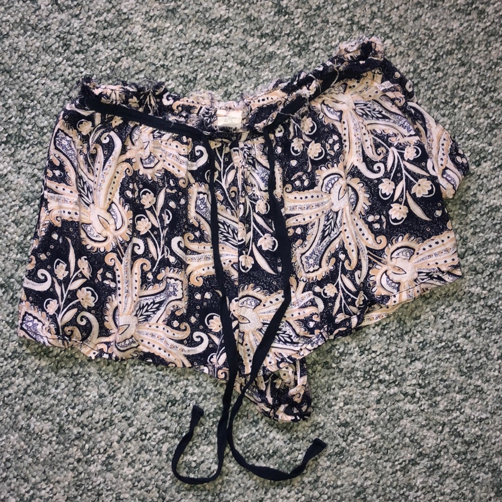 Flowing shorts